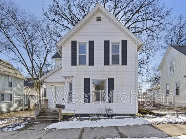 1038 3rd St NW, Grand Rapids, MI 49504