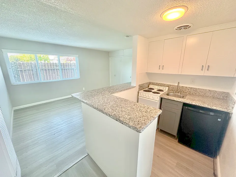 360 N Tustin St #8