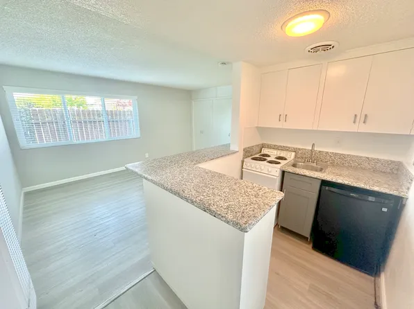 360 N Tustin St APT 8, Orange, CA 92867