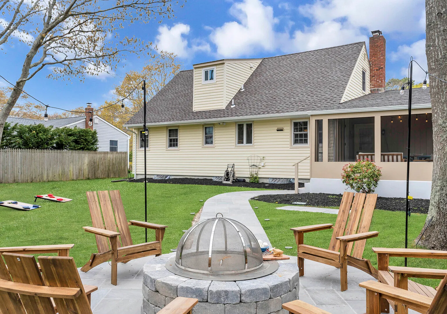Hampton Bays Home Minutes From Southampton Village — Photo 3