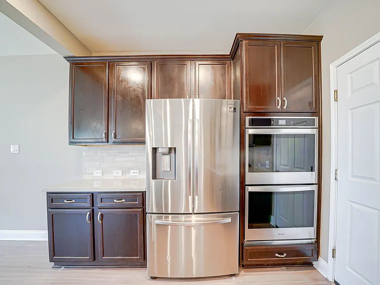 410 Club House Dr — Photo 8
