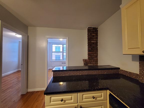 5th image of 247 E 33rd St APT 4D