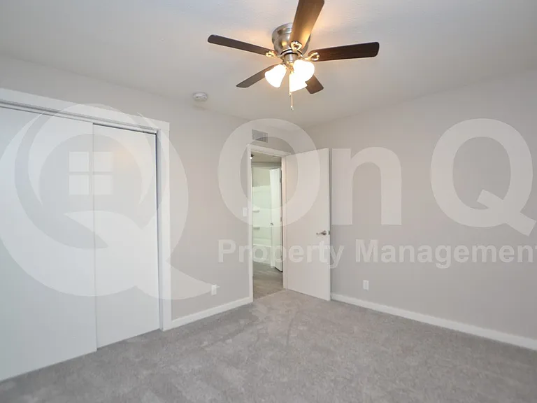 2210 W Devonshire Ave #8 — Photo 10