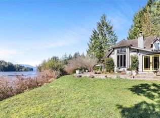 124 Harrison Ave, Saltspring Island, BC V8K2N3