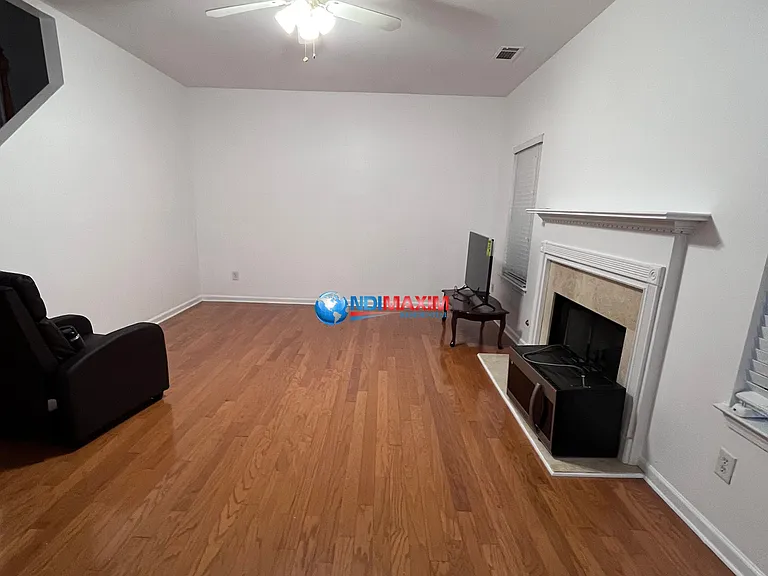 4066 Parkway Cir — Photo 2