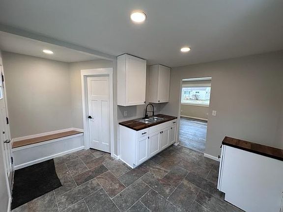 4th image of 873 E Barrett Ave