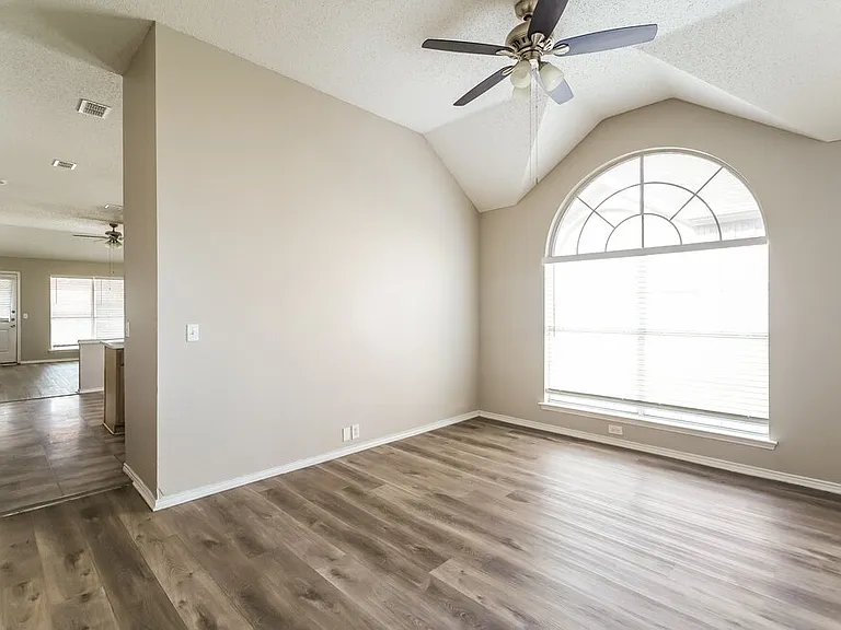 4612 Parkmount Dr — Photo 5