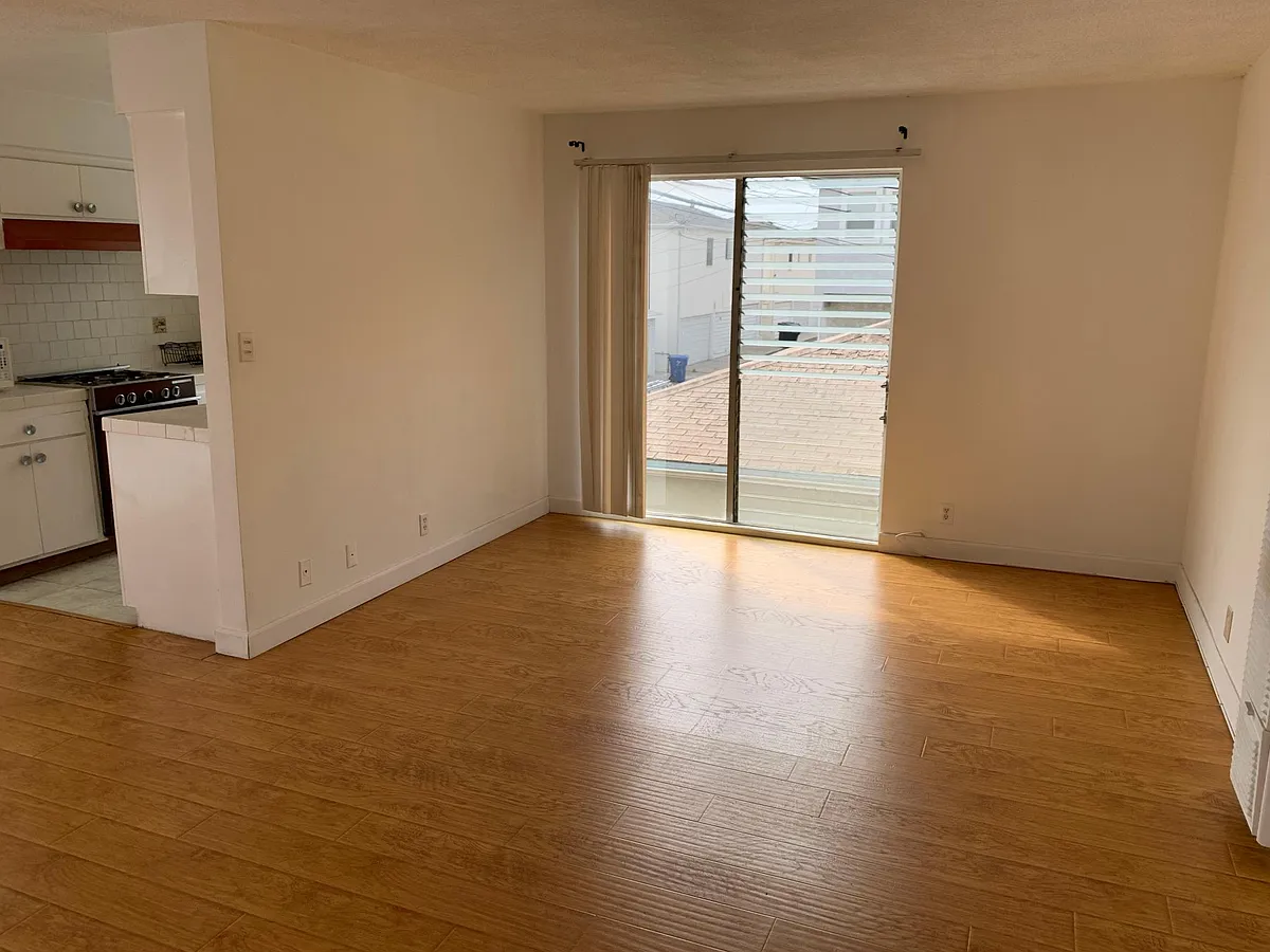 Building Photo - 2122 Ocean Park Blvd #8
