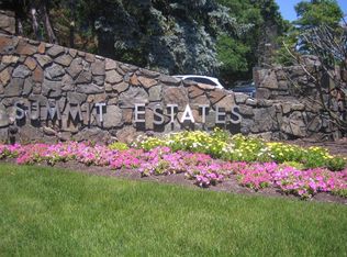 1002 Paradise Rd #PENTHOUSE G, Swampscott, MA 01907