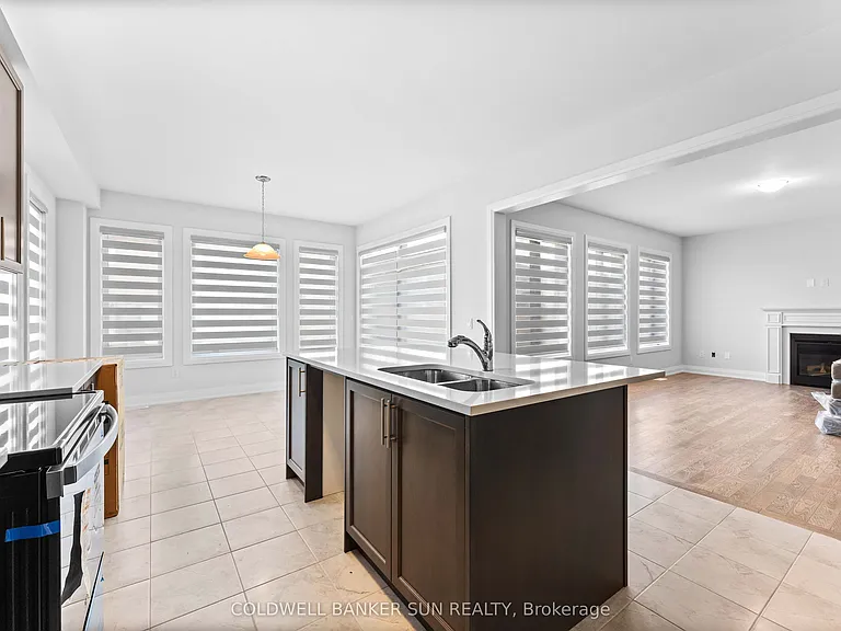 166 Prince Charles Cres — Photo 14