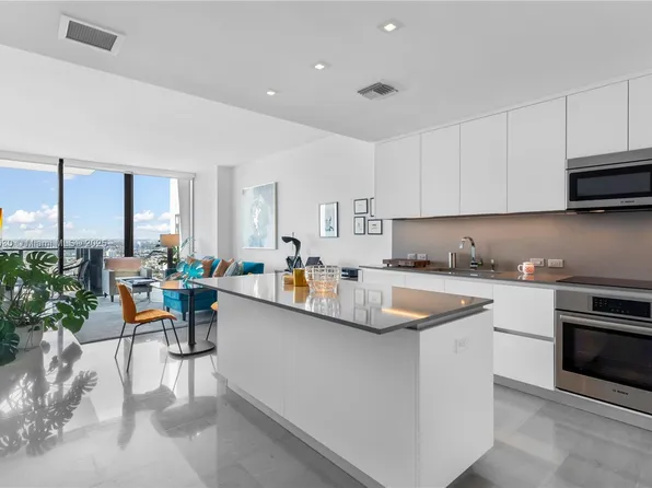 88 SW 7th St APT 3106, Miami, FL 33130