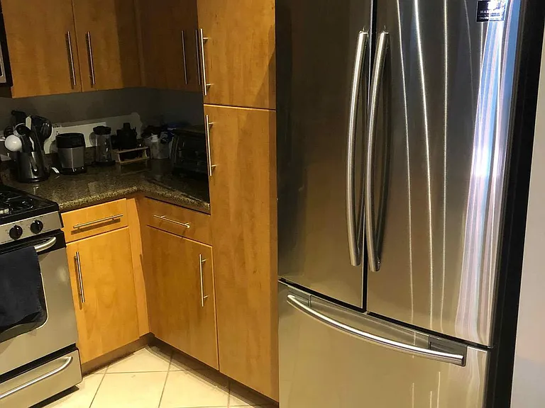 1021 N Garfield St #215 — Photo 6