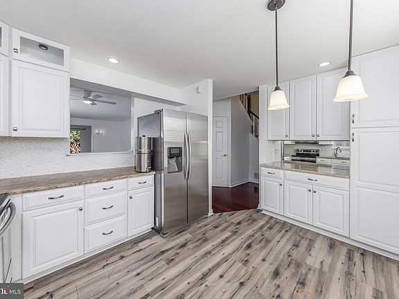 3rd image of 8 Niland Ln