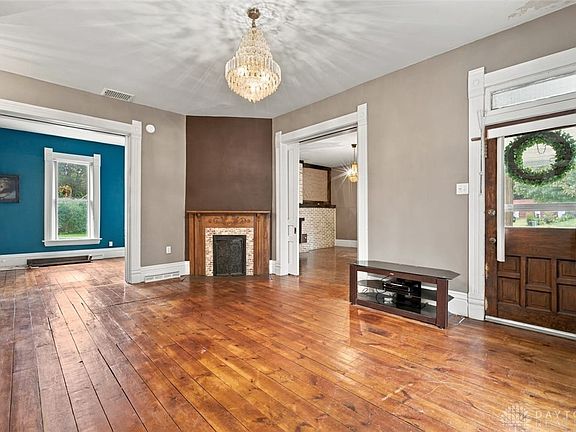 3rd image of 117 N Main St