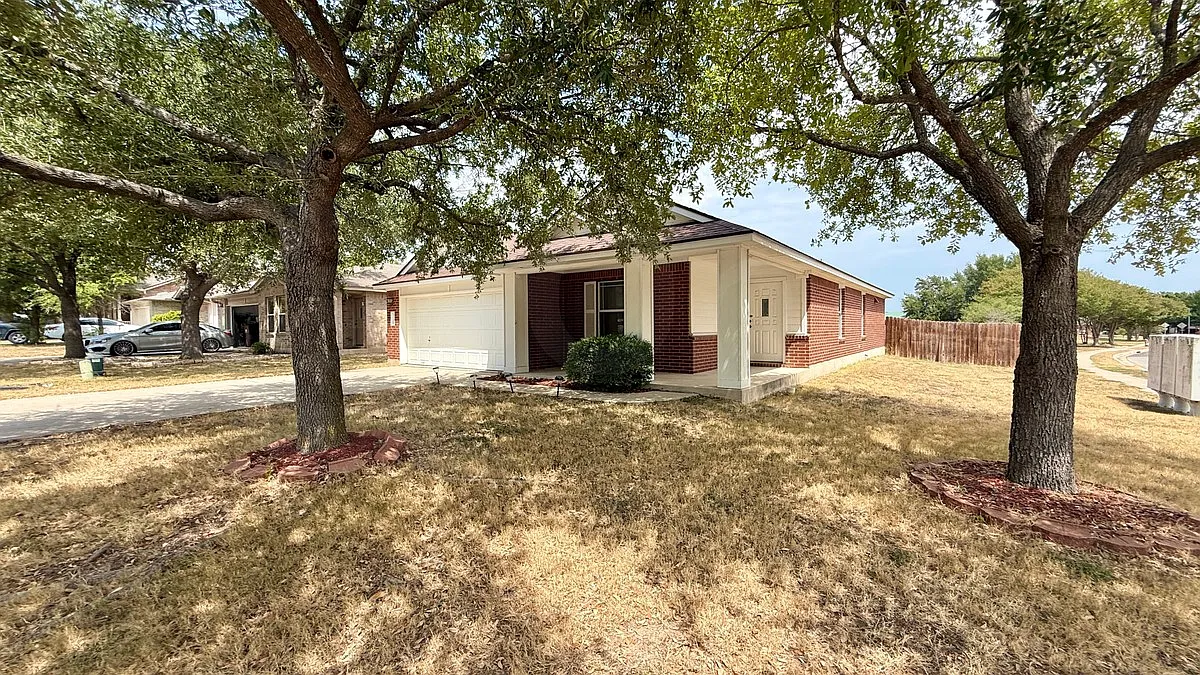 3 bed, 2.0 bath, 1791 sqft, $2,000 — Photo 2