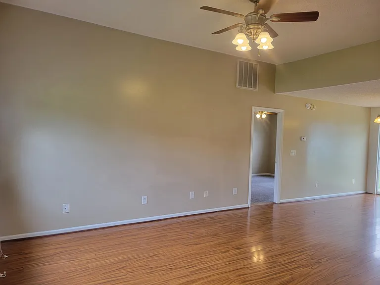 209 Meadowlark Ln — Photo 8
