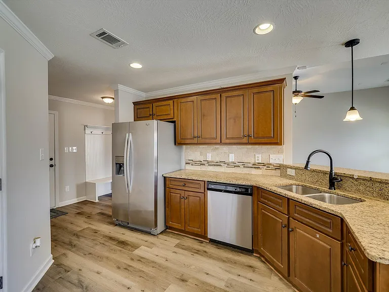 124 Radcliff Dr — Photo 21