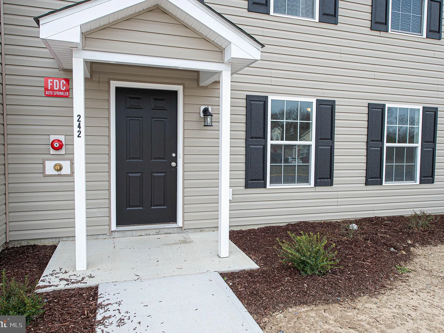 3 bed, 2.5 bath, 1304 sqft, $1,750 — Photo 3