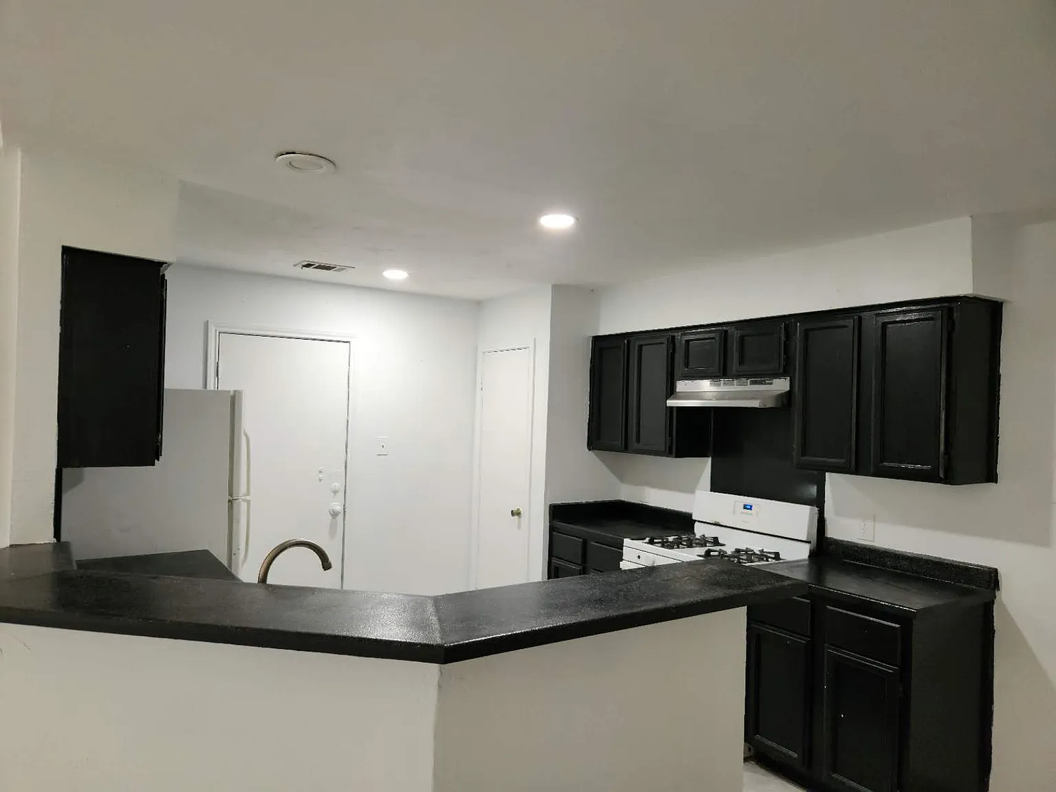 3 bed, 2.5 bath, 1405 sqft, $1,850 — Photo 3