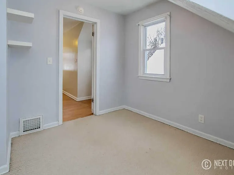 1319 Diamond Ave NE — Photo 11