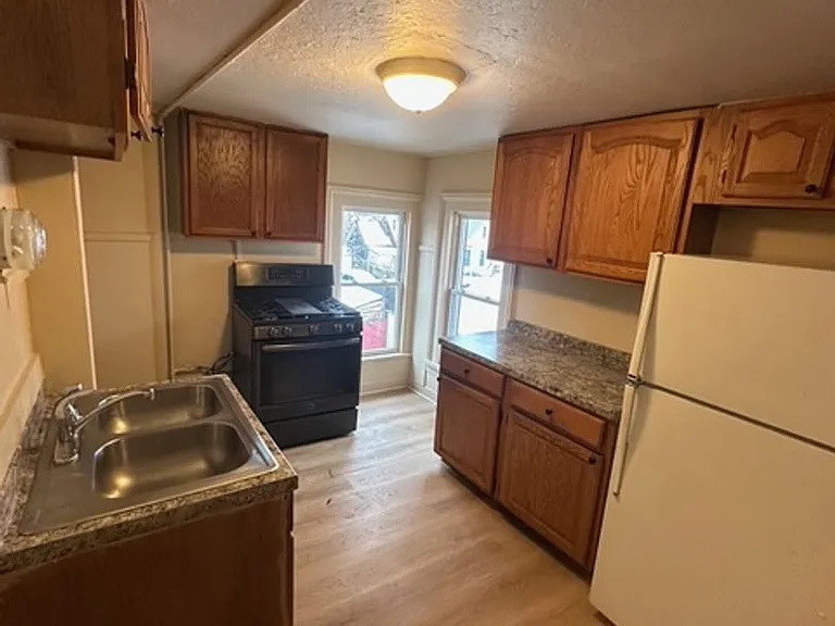 621 Joseph Ave — Photo 2