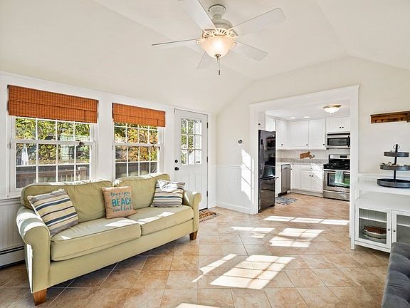 4th image of 51 Ellis Ave