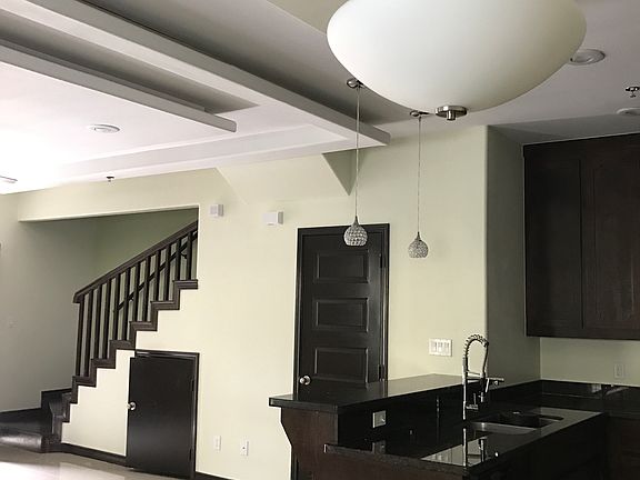 4th image of 1308 E Daffodil APT A