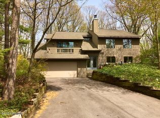 95 Lakeview Ave, Holland, MI 49424