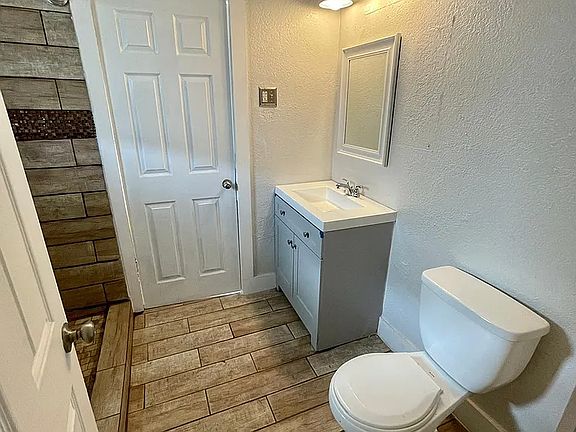5th image of 4415 Trowbridge Dr