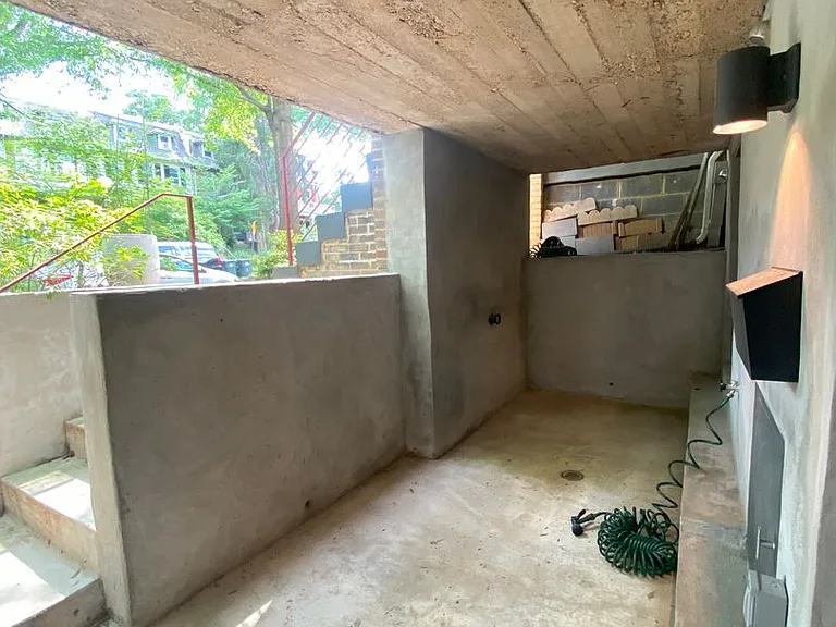 1353 Taylor St NW #B — Photo 2