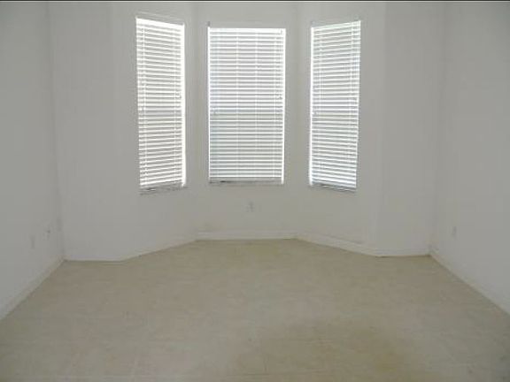 5th image of 3220 Brookfield Dr