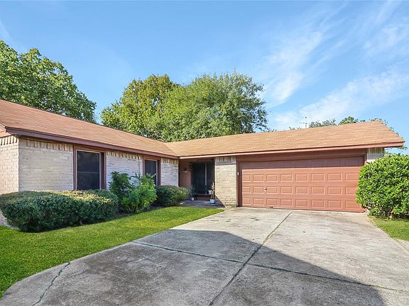 3rd image of 4808 Sandalwood Cir