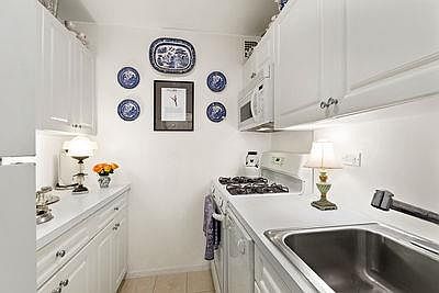 4th image of 185 W End Ave APT 18S