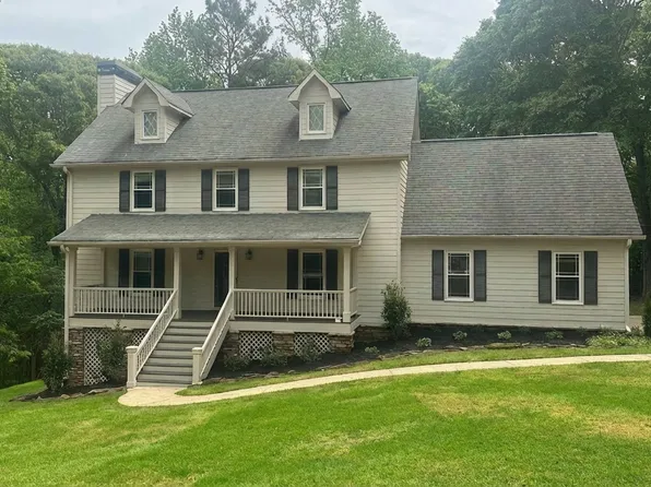 180 Forrest Lake Dr, Fayetteville, GA 30215