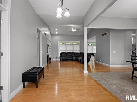5th image of 3408 Panther Creek Dr