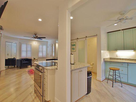 5th image of 2407 Arlington Blvd APT 102