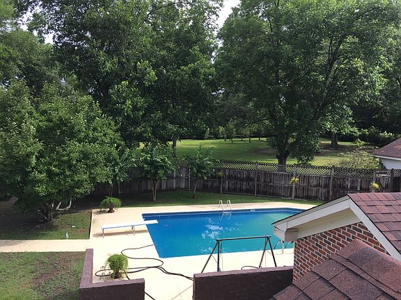 Lazy L Pool