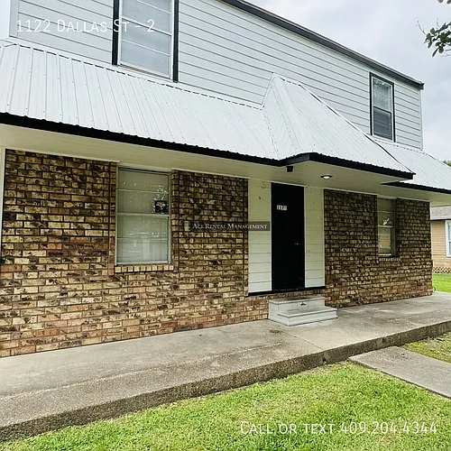 1122 Dallas St #2 Photo 1