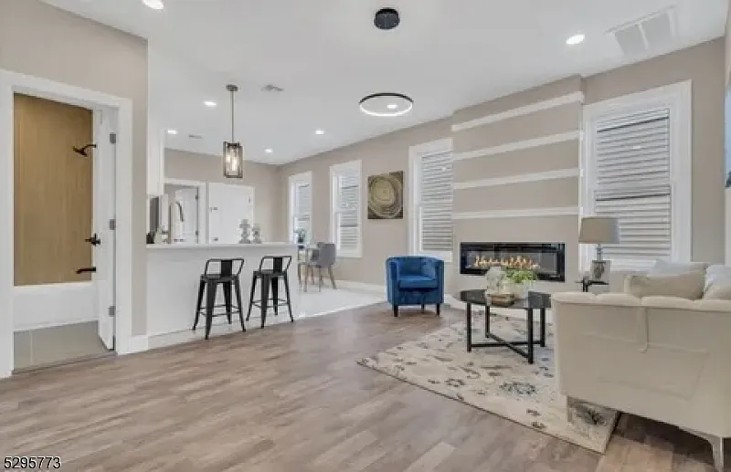3 bed, $2,800 — Photo 2