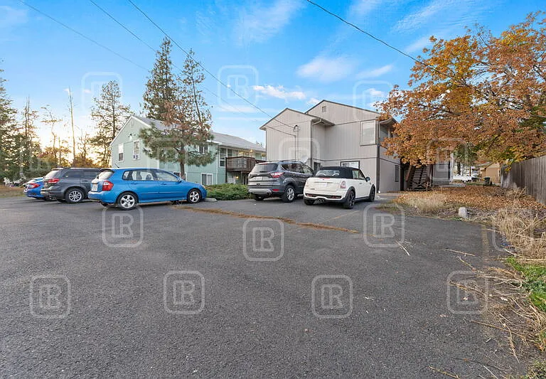 107 W 3rd St #1 — Photo 12
