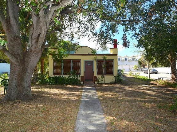 2nd image of 842 SE Saint Lucie Blvd