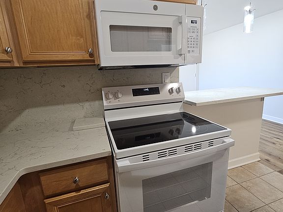 3rd image of 2334 N Harlem Ave APT 3A