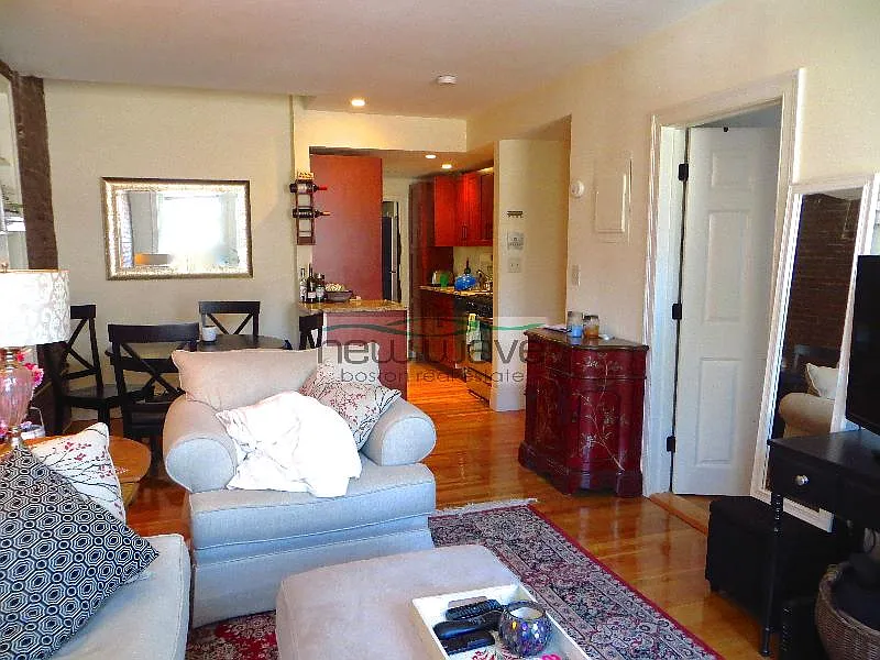 2 bed, 800 sqft, $3,800 — Photo 2