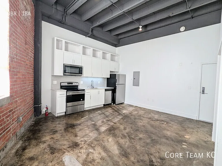 3200 Gillham Rd #212 — Photo 2