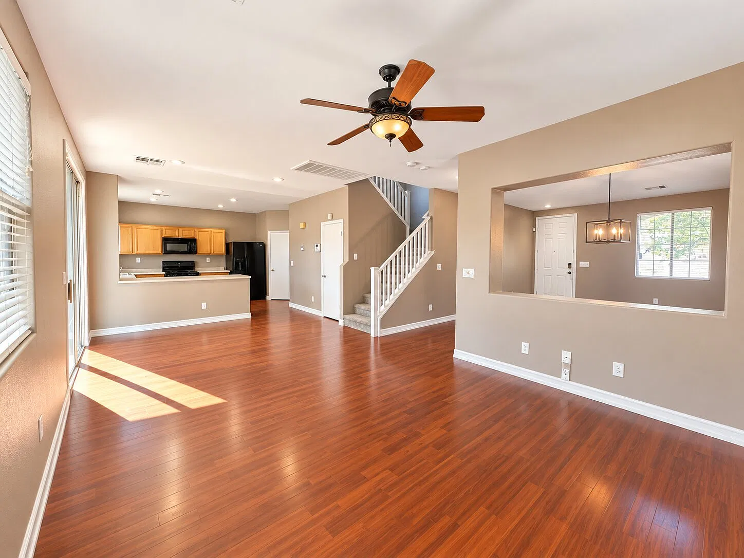 3 bed, 2.5 bath, 2024 sqft, $2,250 — Photo 3