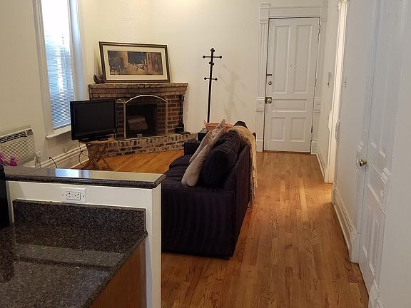 4th image of 221 W Eugenie St #1S