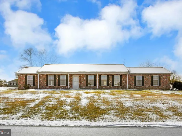 8017 Yellowstone Dr, Harrisburg, PA 17112