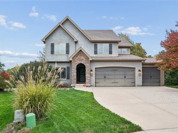 14250 NW 68th St, Parkville, MO 64152
