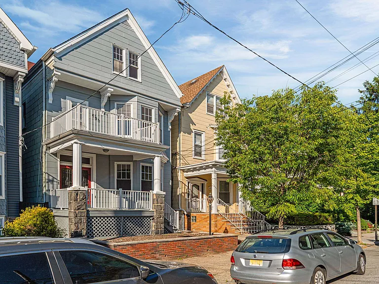 42 Duer Pl #1 — Photo 22