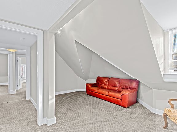 5th image of 1146 S 6th St APT 3